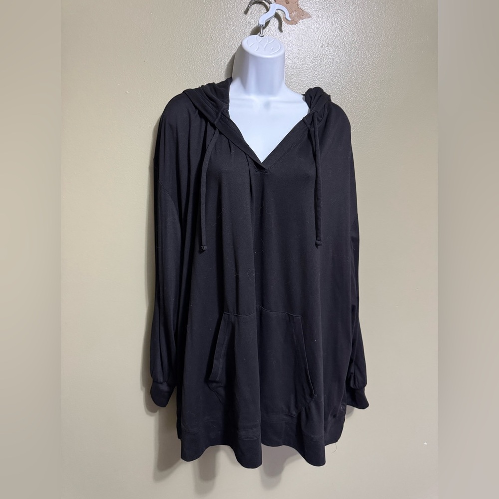Livi‎ active black hoodie size 26/28